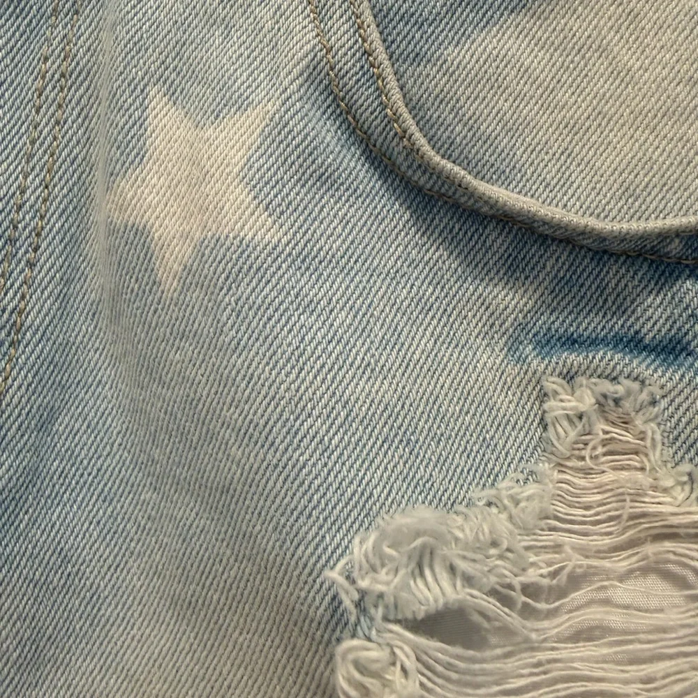 🇺🇸⭐️🇺🇸Dance & Marvel Star Print Distressed Denim Shorts Light Wash Raw Hem-Small